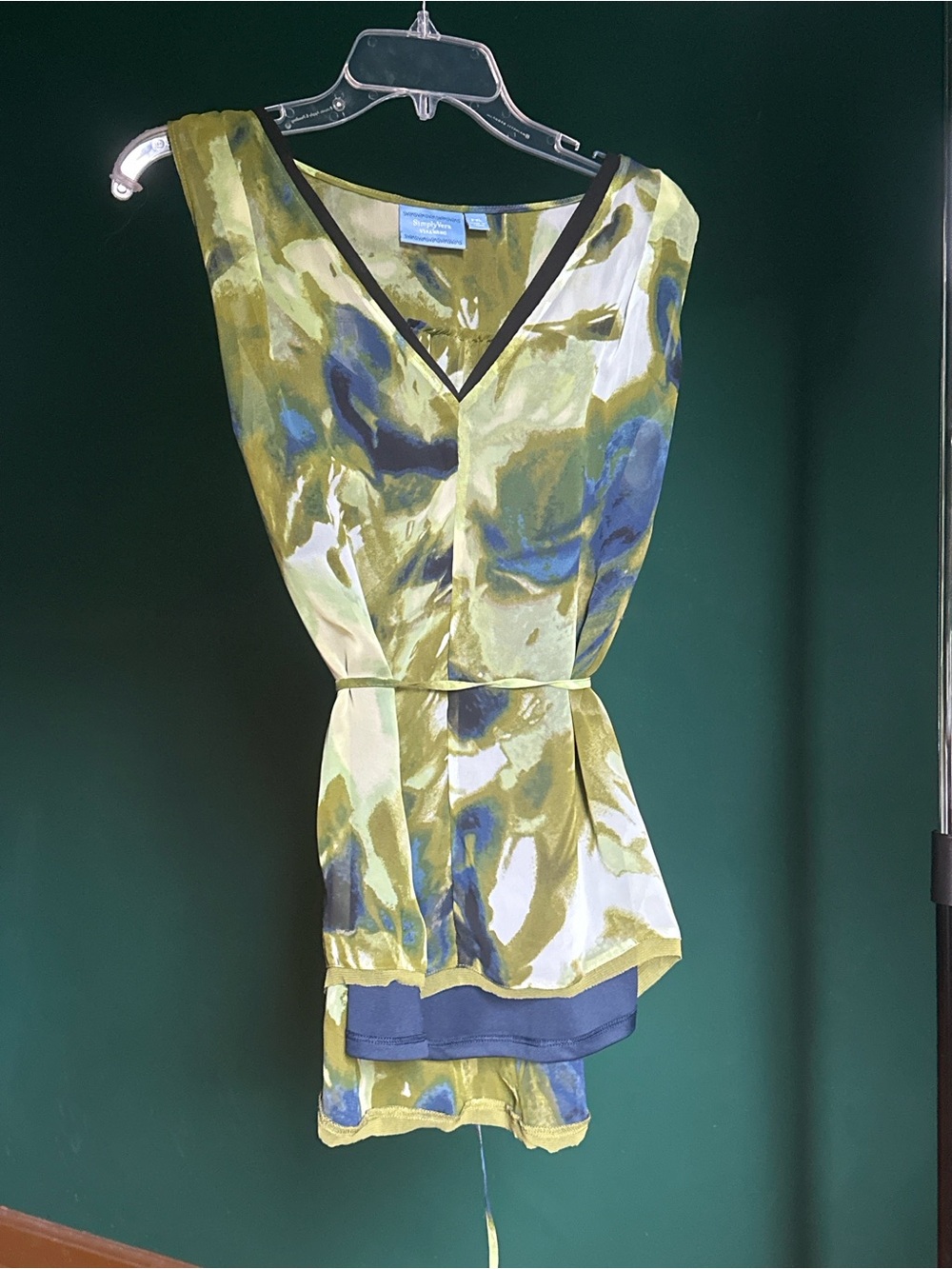 Simply Vera Vera Wang Olive Green Blue Watercolor V-Neck Sleeveless Blouse